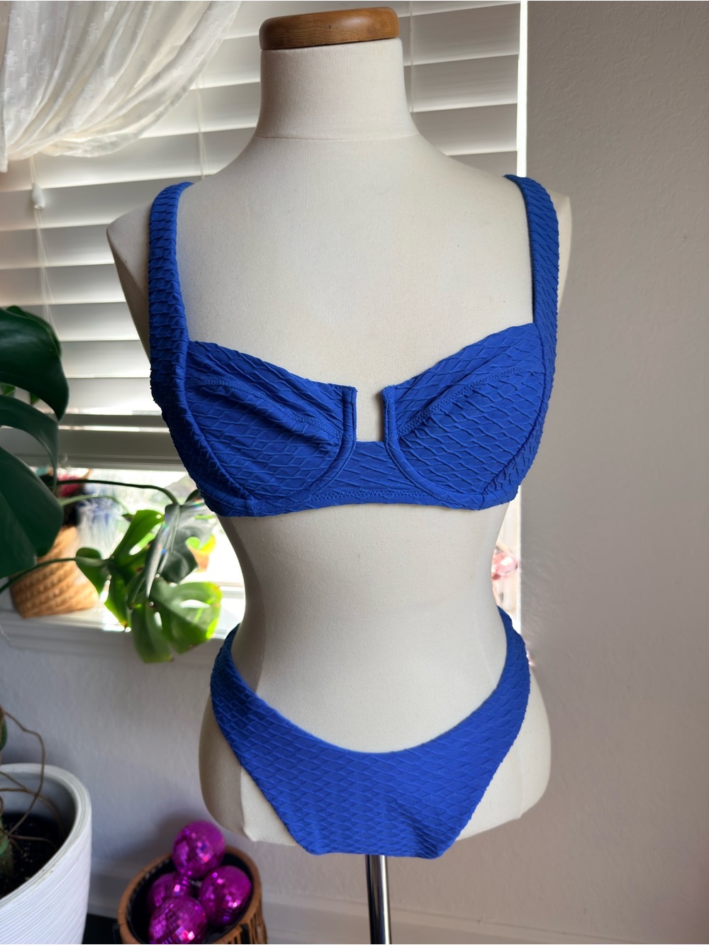 VS Women's Textured Blue Bikini Set - Bra Top (36B) & Brazilian Bottom (M)
